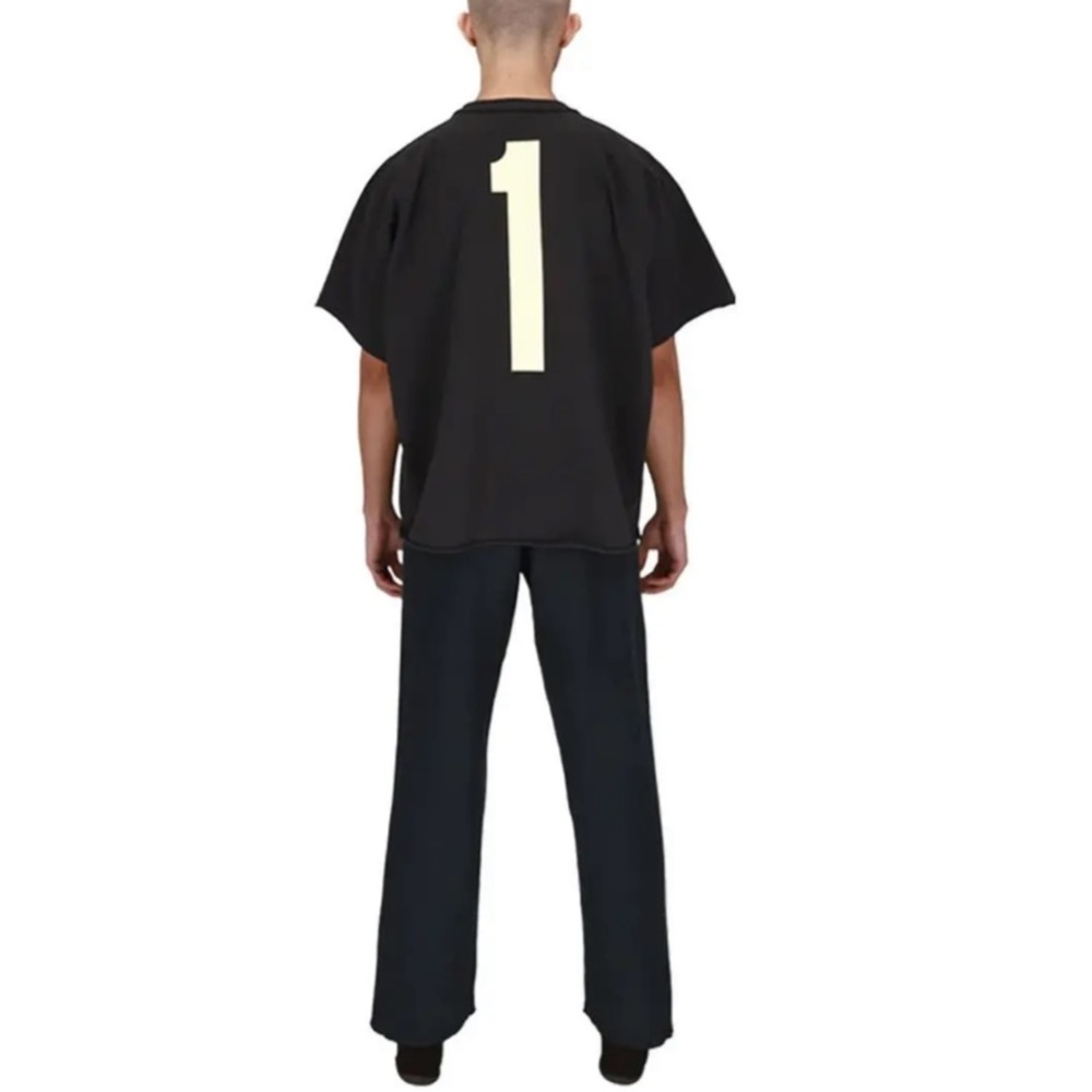 VULTURES 1 BOX TEE